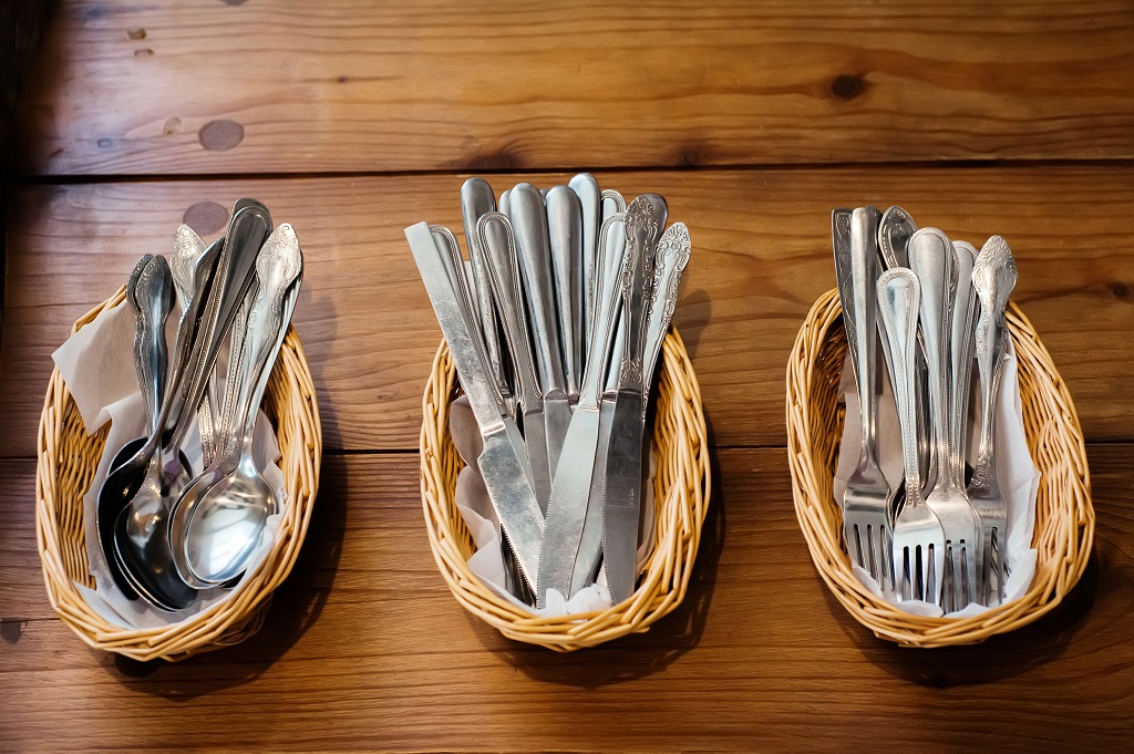 How to Pack Dishes for a Move the Right Way